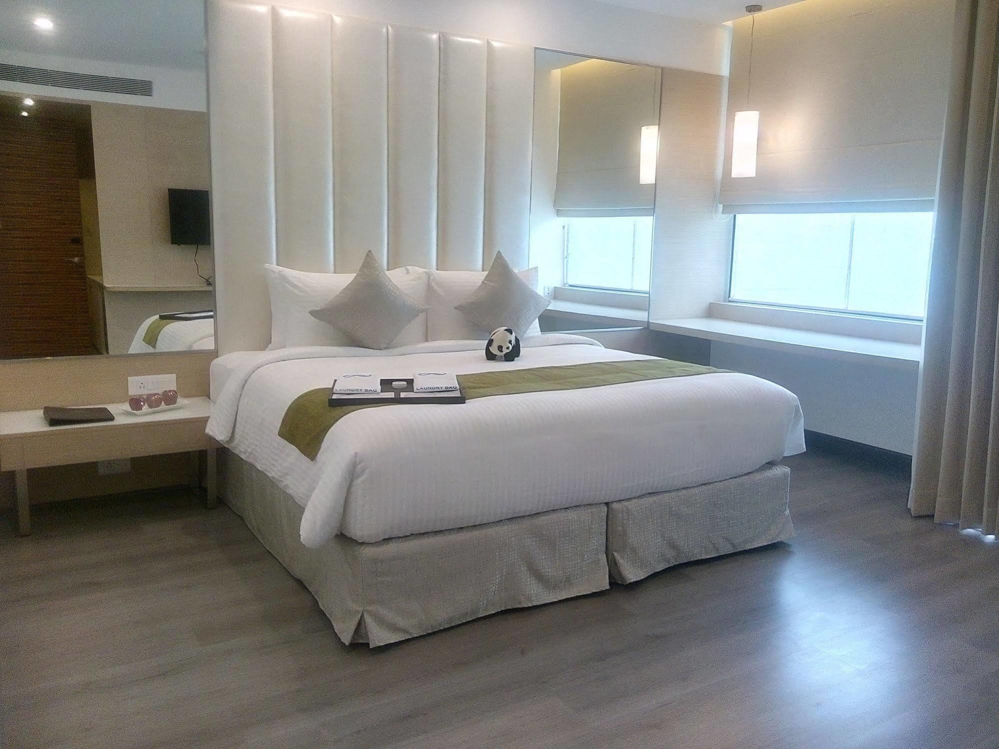 העיר בנגלור Sarovar Portico Outer Ring Road מראה חיצוני תמונה